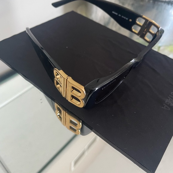 Balenciaga SUNGLASSES IN BLACK - Picture 1 of 10